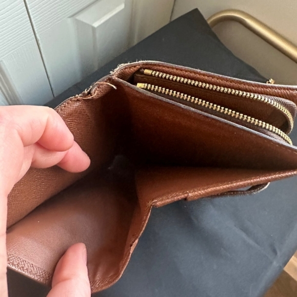 Louis Vuitton Monogram Zippy Crossbody Clutch Brown Leather Pearl & Gold Chain🎉 - Picture 11 of 11